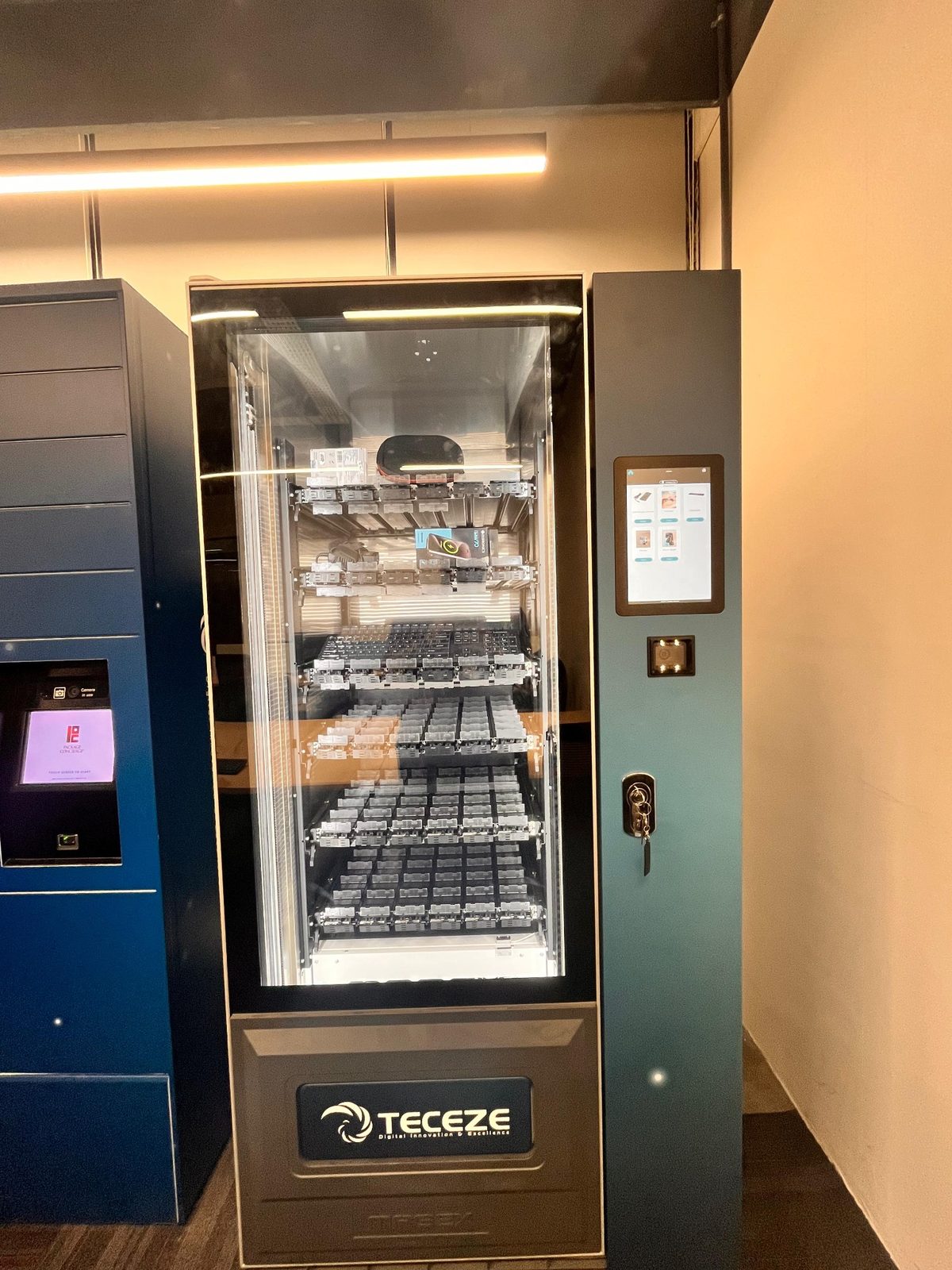 Intelligent IT Vending Machine